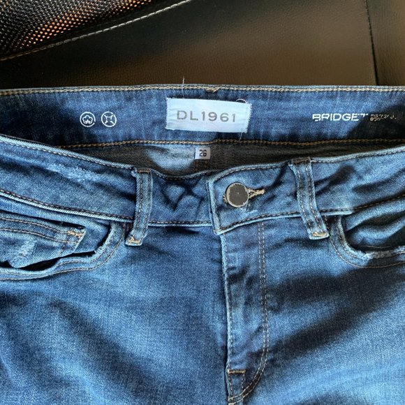 JEANs - sz 26x31 DL1961 Bridget Bootcut Instasculpt Dark Wash, distressed Holly - Picture 6 of 9